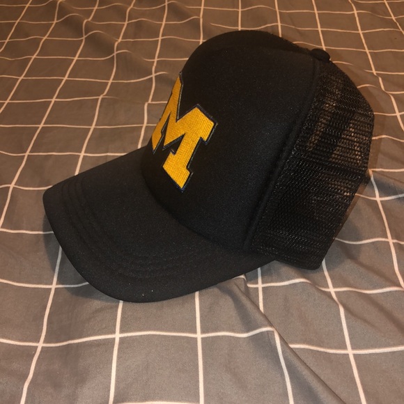 Michigan Wolverines Trucker Hat - Picture 3 of 3